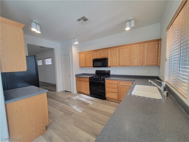 Building Photo - 3274 Bronze Leaf St