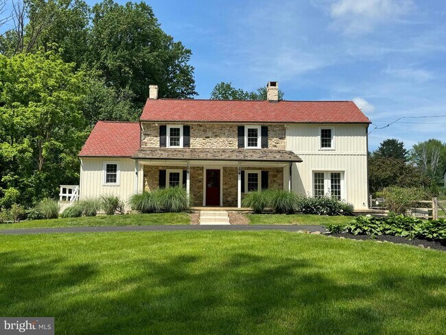 Building Photo - 553 Worthington Rd