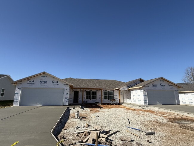 Building Photo - Patio Home in Hollister (4 Bedrooms withou...