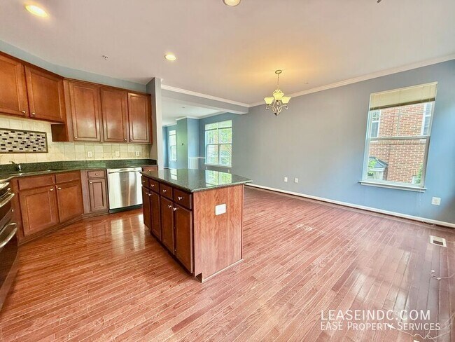 Building Photo - 424 Ava Way NE