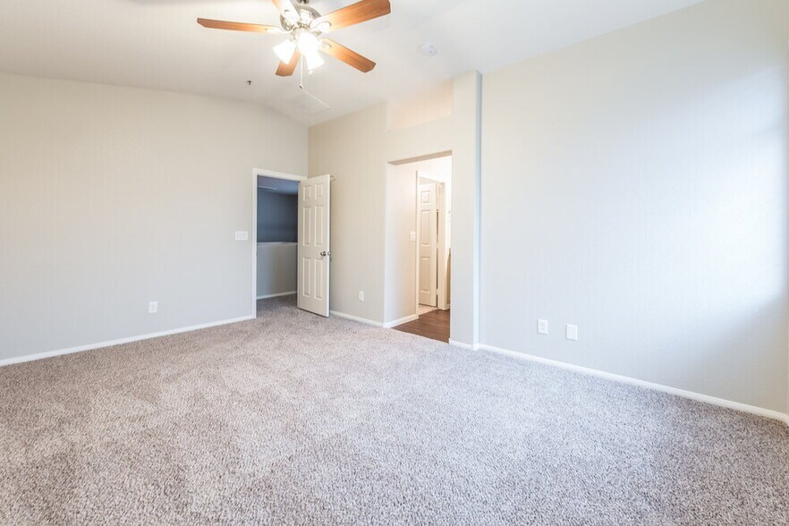 Building Photo - 6417 Pine Willows Ct