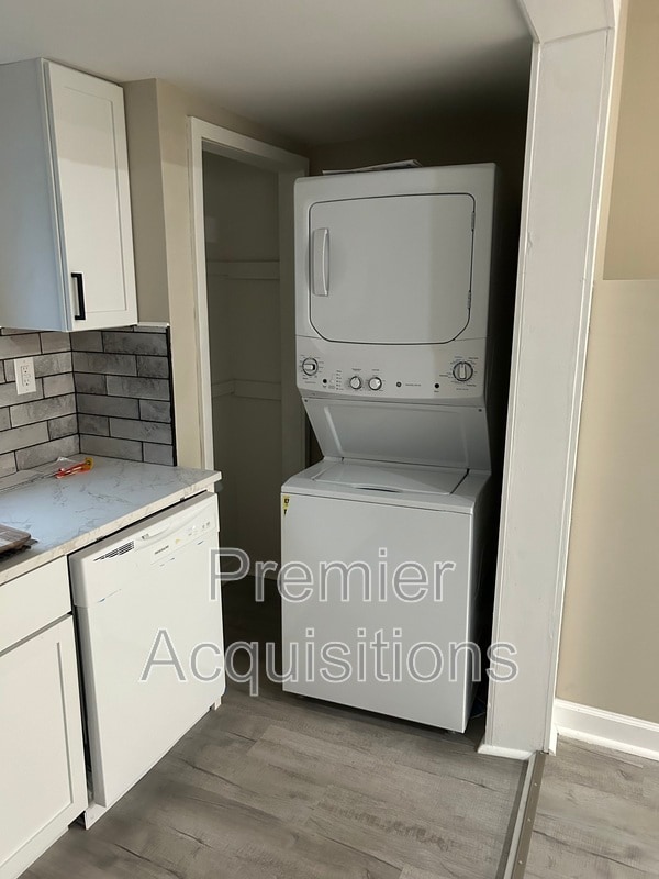 Building Photo - 825 Easton St