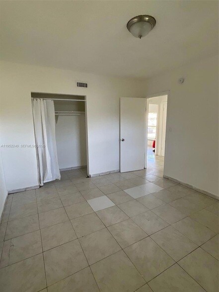 Building Photo - 1160 NE 200th Terrace