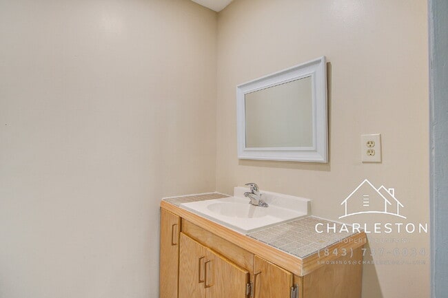 Building Photo - 198 Nassau St