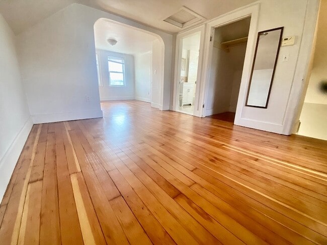 Building Photo - 618 Boston Rd