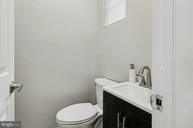 Building Photo - 2238 Oakford St