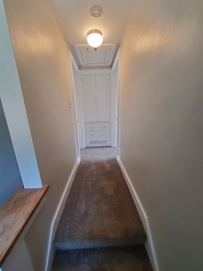 Building Photo - 3 Bedroom 1 Bath House in Rock Island