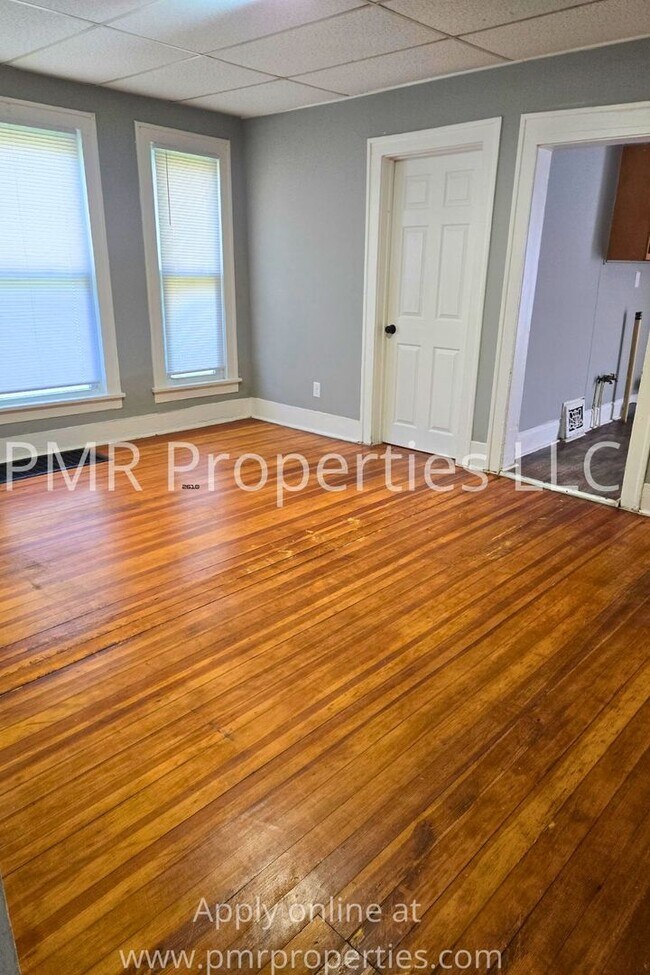 Building Photo - 321 Voorhis St