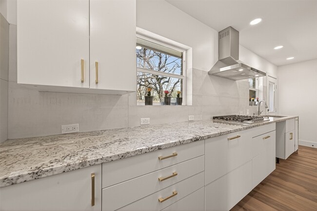 Building Photo - 339 E Delz Dr