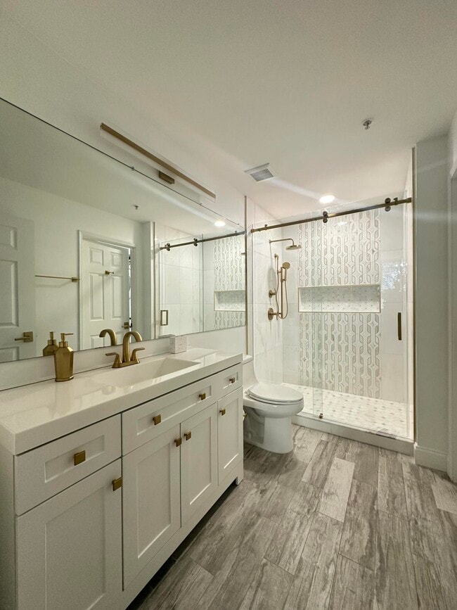 Building Photo - 630 S Sapodilla Ave