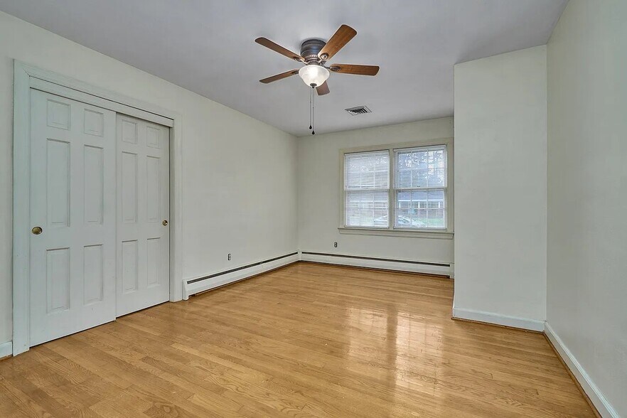 Building Photo - 4376 Lynnville Crescent