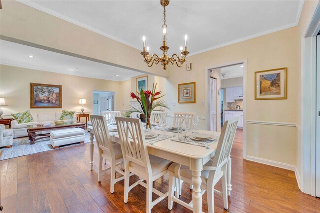 Building Photo - 1612 E Lake Dr