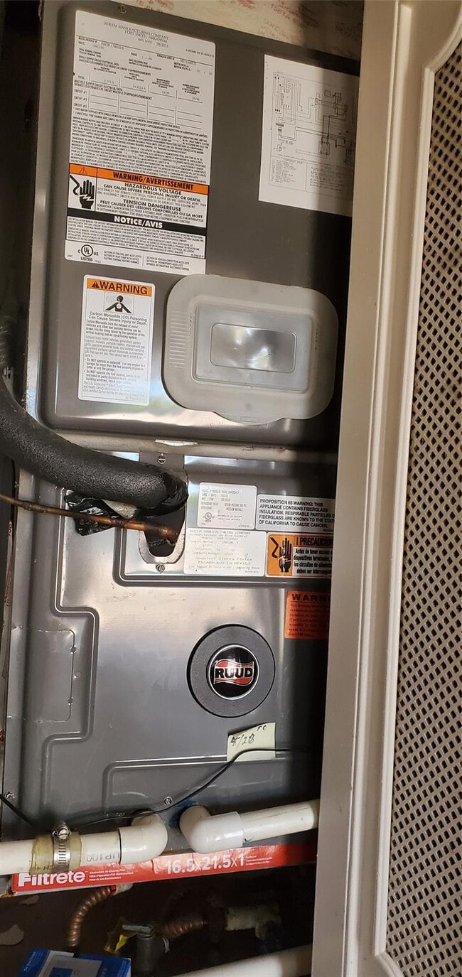 Building Photo - 1000 St Charles Pl