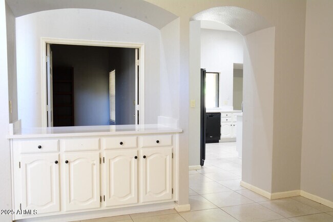 Building Photo - 9548 E Desert Trail