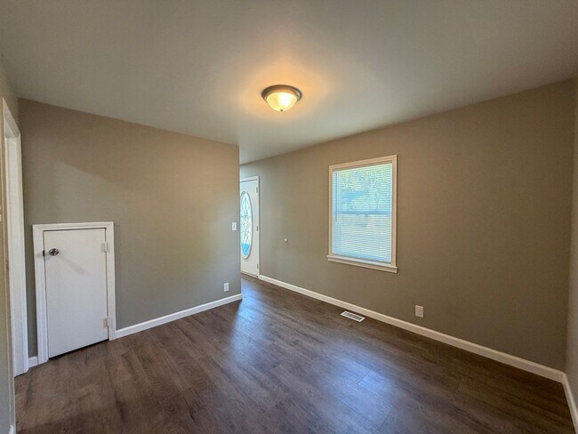 Building Photo - Newly Remodeled 4-bedroom, 1.5-Bath Single-Family Home in Danville, IL.