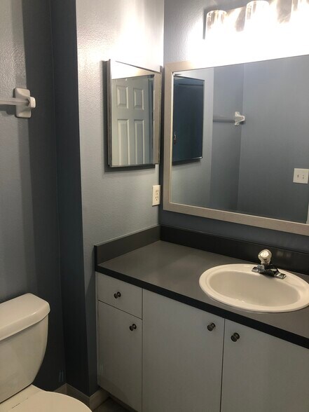 Building Photo - 804 E South St