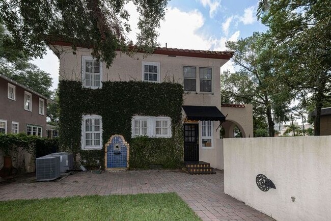 Building Photo - Spacious 4-Bedroom 1930's Mediterranean Home in College Park