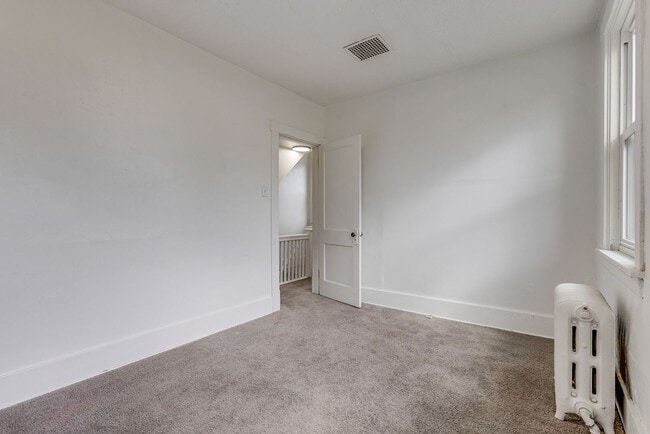 Building Photo - 2027 Eccles St