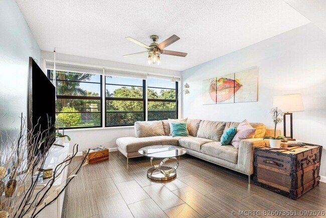 Building Photo - 6121 Balboa Cir