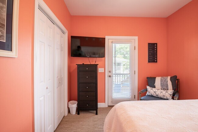 Building Photo - PERFECT SINGLE FAMILY OFF-SEASON MONTHLY R...