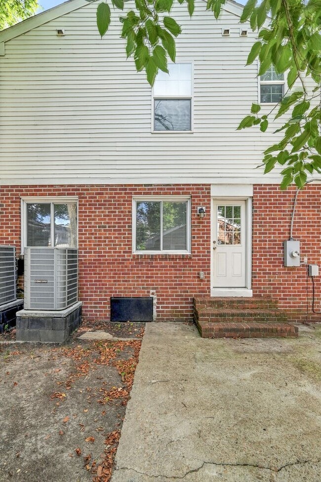 Building Photo - 931 Kenton Ave