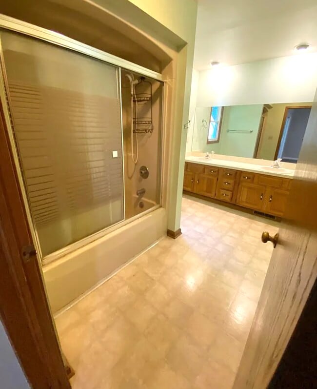 Building Photo - 3101 E Stoll Rd