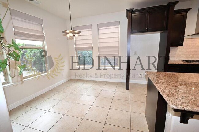 Building Photo - 11348 N Via Ventana Way