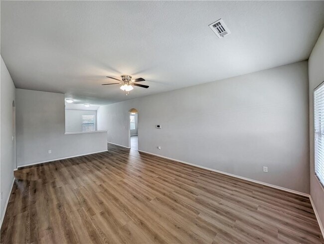 Building Photo - 848 NW Evans Cir