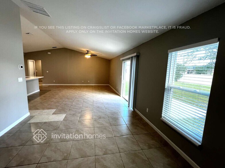 Building Photo - 1659 SW Realty St