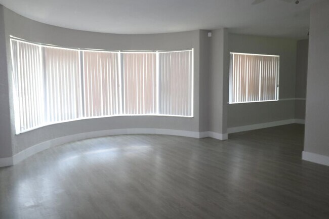 Building Photo - 323 Spanish River Blvd