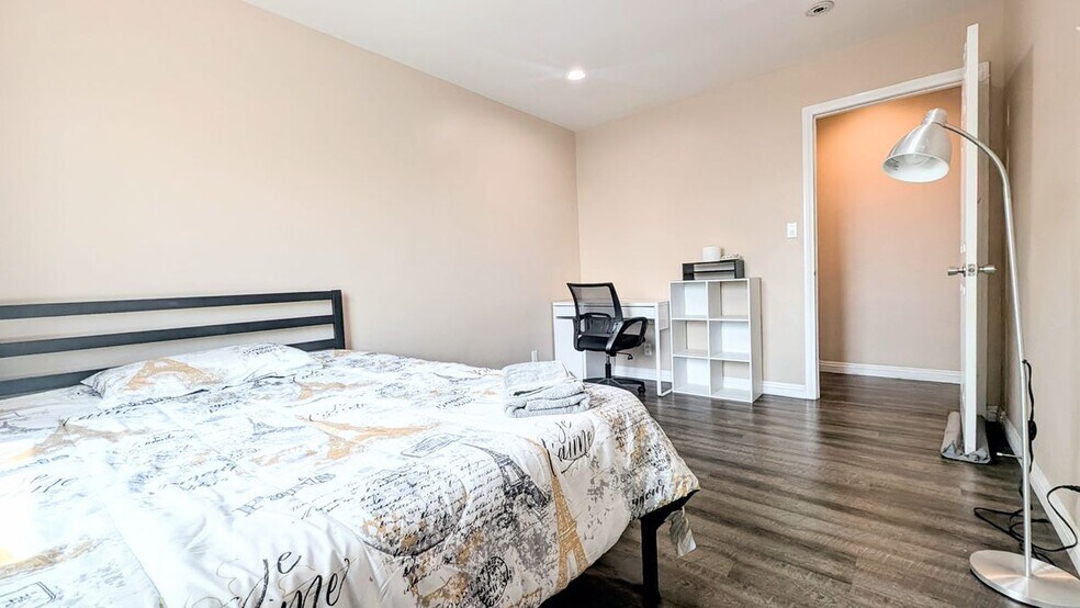 Building Photo - 1299 W 37th Dr