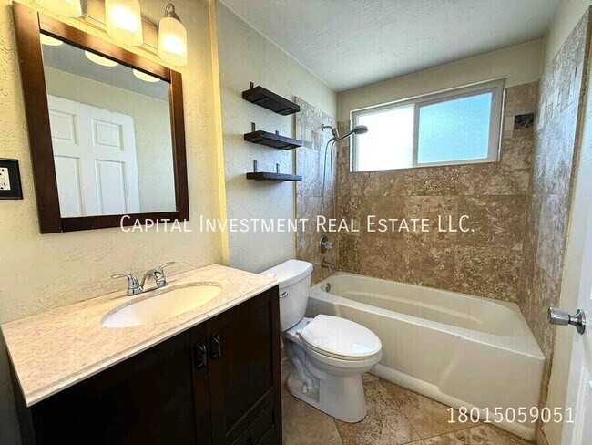 Building Photo - 1102 E Sego Lily Dr