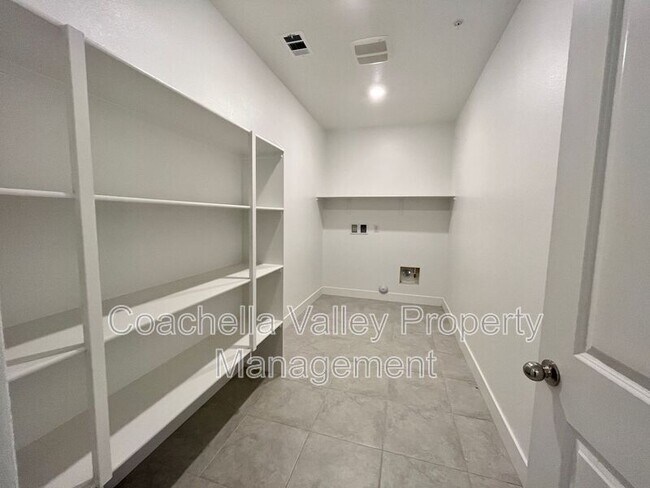 Building Photo - 11702 E Crescent St