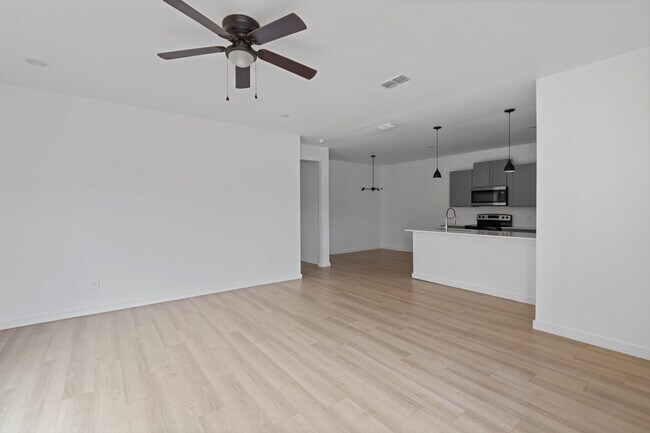 Building Photo - 5708 Kemper St