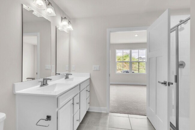 Building Photo - Modern New, Never Lived-in 3BR/2.5BA Townh...