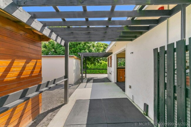 Building Photo - 14965 Oatland Ct