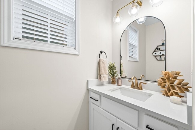 Building Photo - Gorgeous 3 Bedroom Pet Friendly Home For Rent in Pleasant View