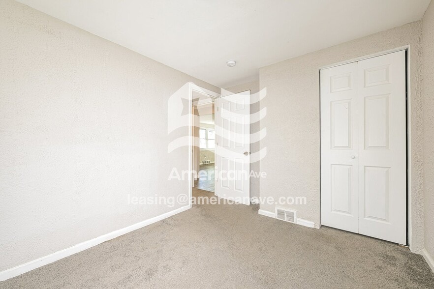 Building Photo - 401 Johnston Rd