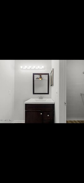Master bath - 10961 Peppermill Ln