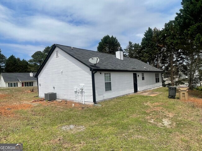Building Photo - 320 Willow Springs Dr