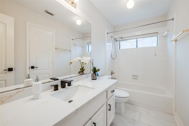 Building Photo - 5706 Cielio Bay Ct