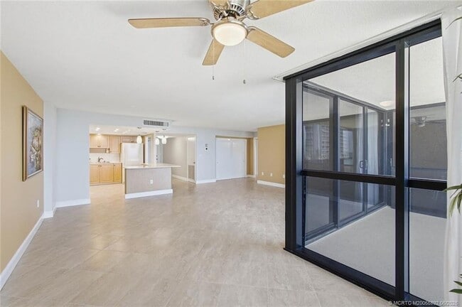 Building Photo - 10410 S Ocean Dr