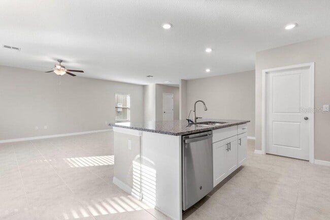 Building Photo - 5245 White Chicory Dr