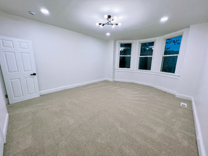 Building Photo - 720 E 41st St