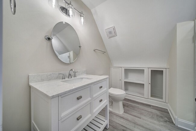 Building Photo - Unique Single Family Home in Matthews!