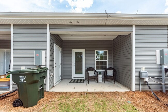 Building Photo - 3 Bedroom, 2.5 Bathroom Townhome in Twin Rivers - Wando