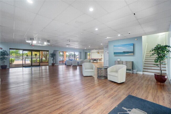 Building Photo - 115 Briarwood Cir