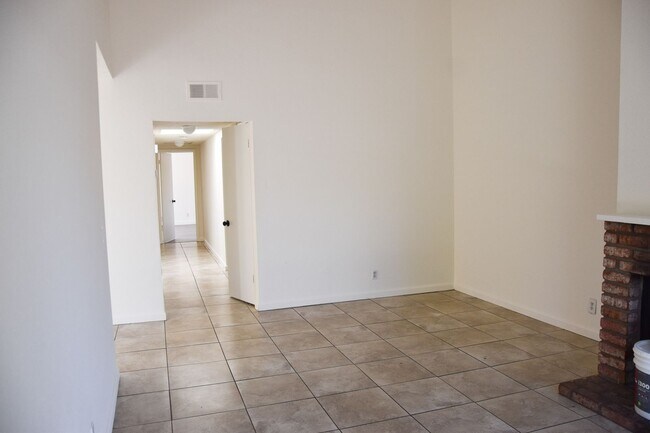Building Photo - Cypress (125-127) South
