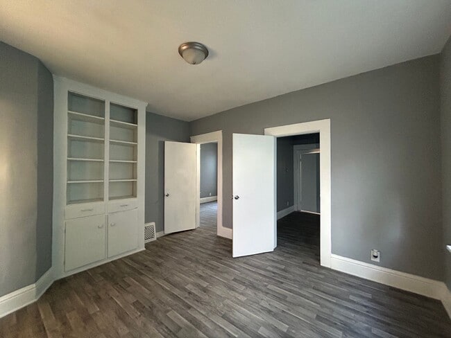 Building Photo - 323 Sherman St