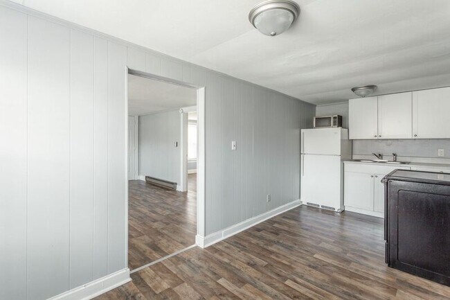 Building Photo - 311 Hedgewood Dr